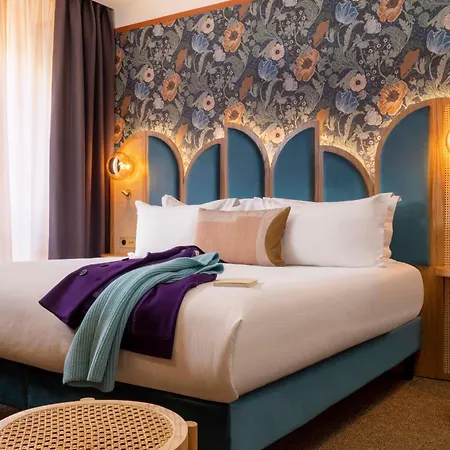 Hotel Jardin De Cluny-2